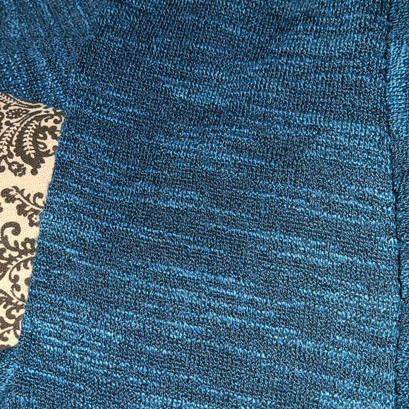 Single button sweater wrap - Picture 3 of 4